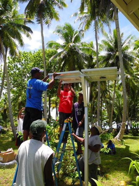 Restar instaló 3000 conjuntos de sistemas domésticos fuera de la red en las Islas Marshall, julio de 2012