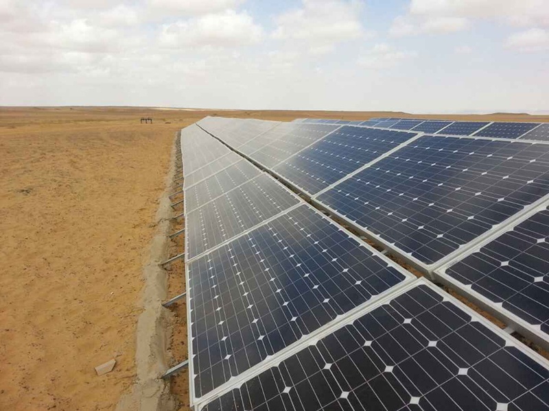 Estación de energía solar de tierra Restar 78KW en Alexandria Egypt, mayo de 2015.