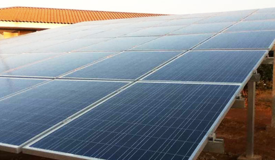 Sistema solar de conexión a la red doméstica de techo Restar 2.4KWp en Yunnan, China.